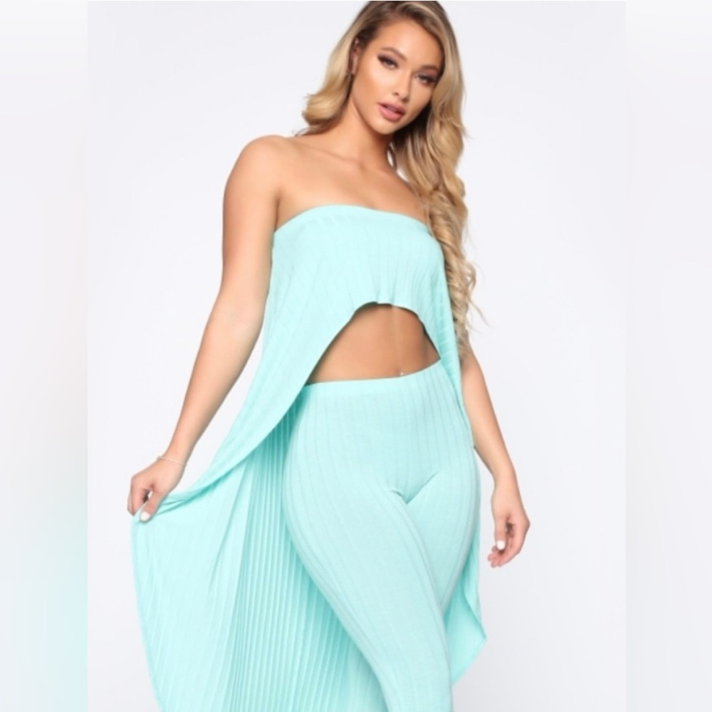 Fashion Nova ** Minty Hi-Low two-piece set - Picture 1 of 7